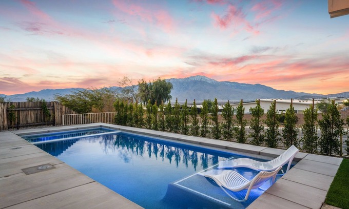 Desert Hot Springs House | Mountain View House with Giant SPA & Ultimate Entertainment