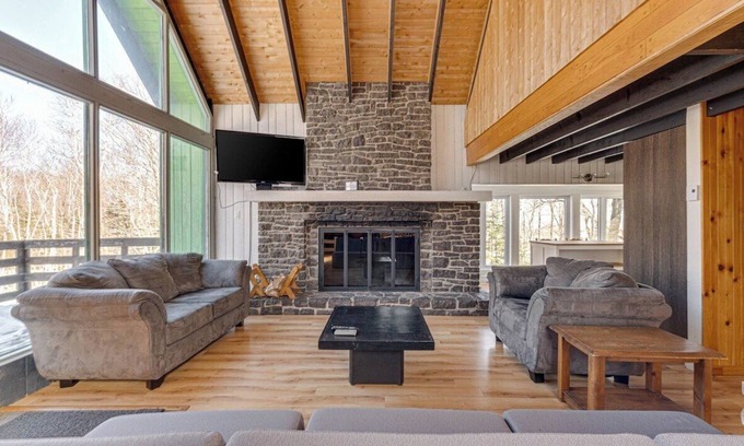Beaupre Ski Chalet | Mountain View 148: Rustic Chalet with Spa Near Mont-Sainte-Anne