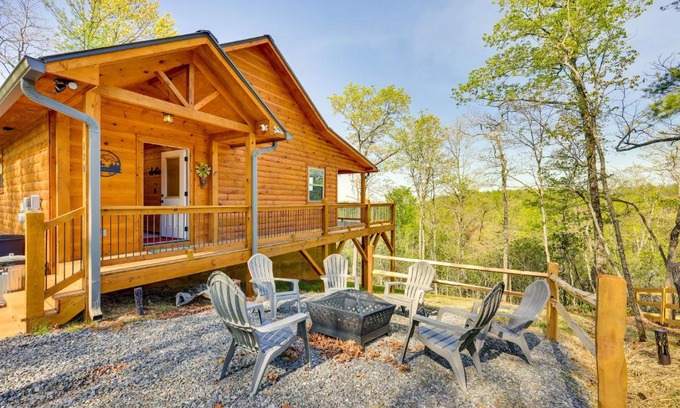 Murphy House | Cozy Murphy Cabin with Mountain Views & Family-Friendly Perks