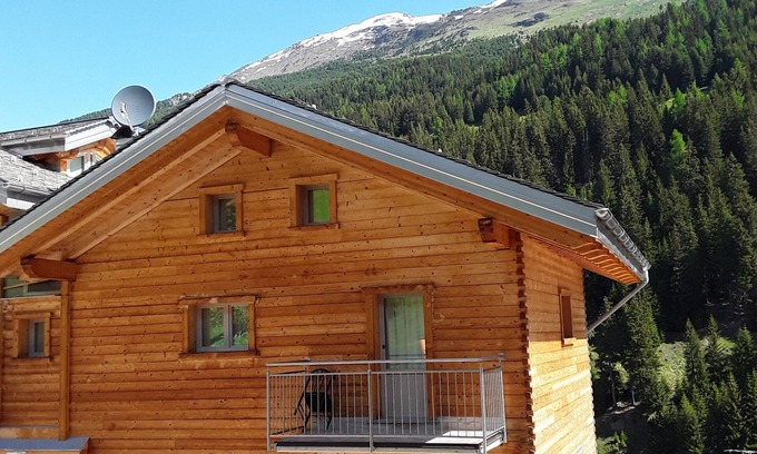 Santa Caterina Valfurva Ski Chalet | Scenic Mountain View Apartment with Family-Friendly Amenities