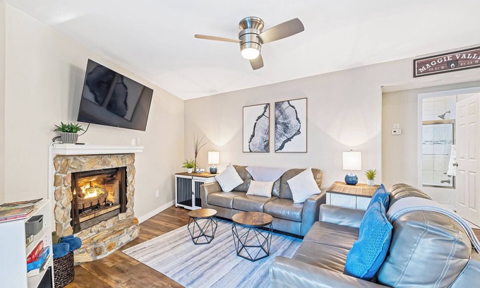 Maggie Valley Cottage | Pet-Friendly Retreat with Hot Tub and Arcade Games