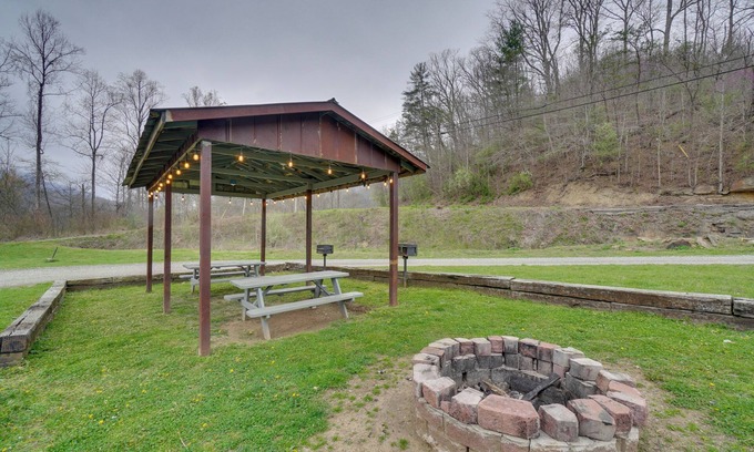 Briceville Apartment | Pet-Friendly Briceville Studio with Gorgeous Mountain Views