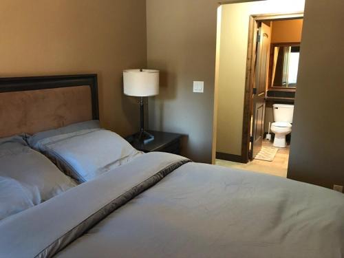 East Kootenay Apartment | Mountain View Retreat