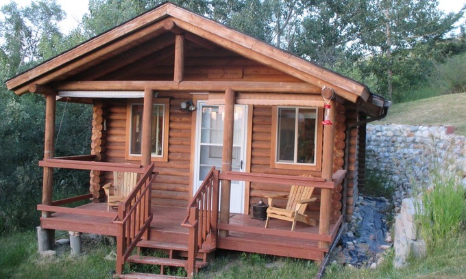 Roberts Cabin | Scenic Mountain View Cabin at Paris Montana® Lodge
