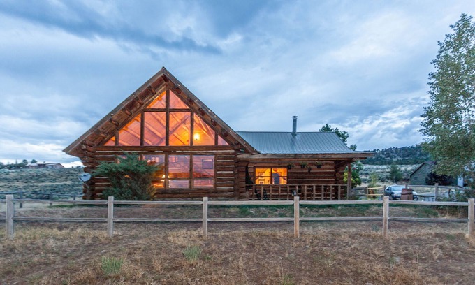 Ridgway Cabin | Top-Rated Mountain View Cabin with Ocean and Child-Friendly Amenities