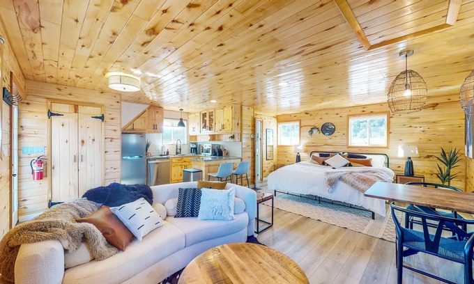 Salida House | Mountain-View Cabin with Arkansas River Access - Firepit, Dog-Friendly