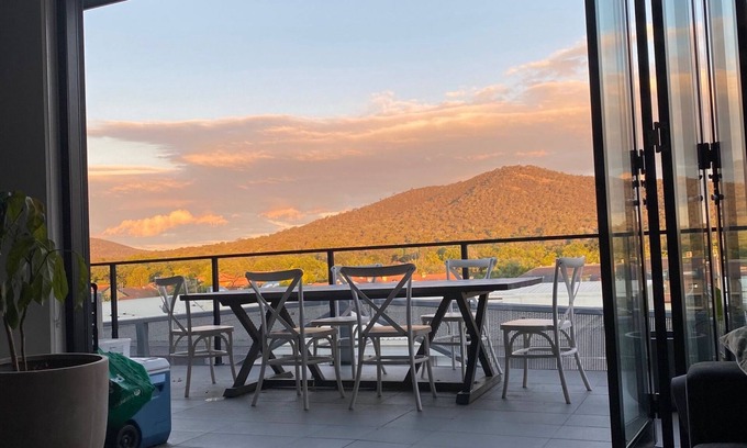 Braddon Apartment | Mountain View City Center Apartment with BBQ & Spa Access