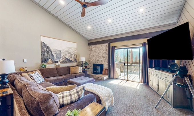 Lakeshore Condo | Scenic Mountain-View Condo with Pool, Hot Tub & Two Decks