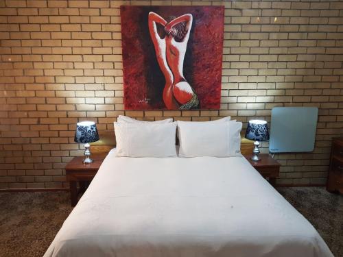 Parys House | Cozy Mountain View Country Estate with Hot Tub & Breakfast