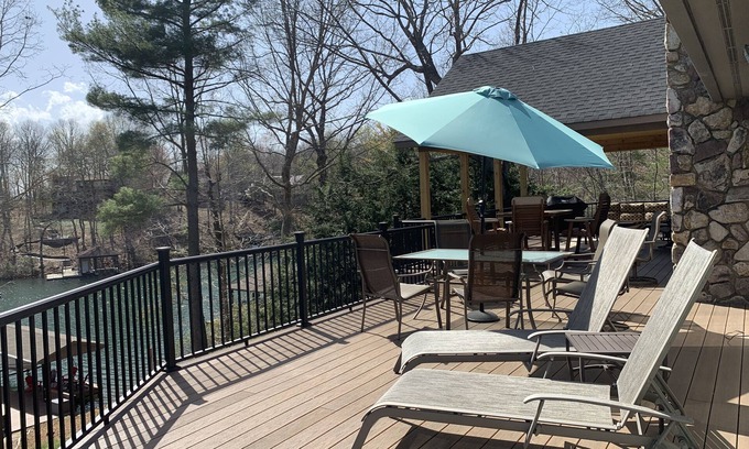 Huddleston House | Lakefront Bliss at Mountain View Cove Lakeside Retreat