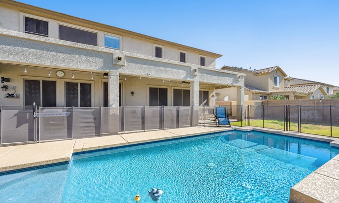Avondale House | Mountain-View Retreat with Pool & Spa - Rated 10/10