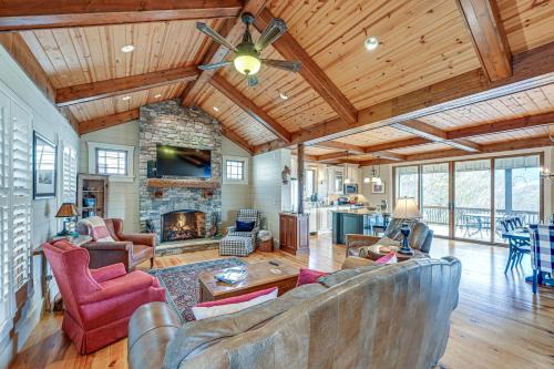 Dillard House | Scenic Mountain-View Cabin in Georgia with 2 Decks
