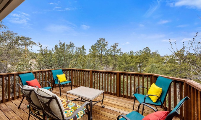 Prescott Cottage | Exceptional Mountain View Getaway with Breakfast Included