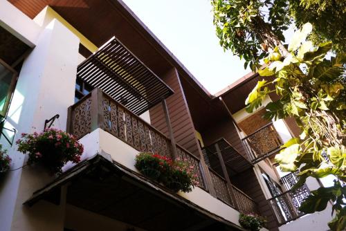 Old City House | Cozy Mountain View Guesthouse in Chiang Mai with Breakfast