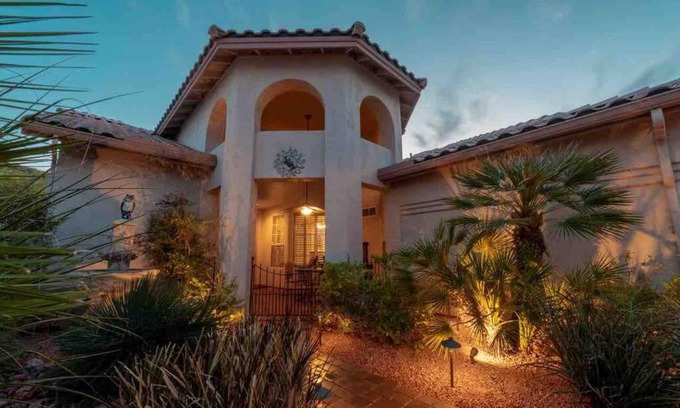 Pinnacle Hill House | Idyllic Mountain View Retreat with Heated Pool and Oceanfront