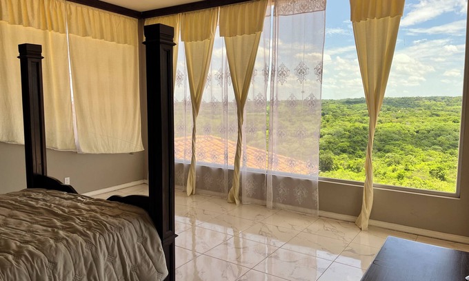 Carazo House | Mountain View Retreat: Perfect for Family Getaways