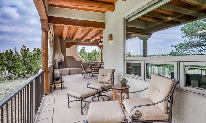 La Tierra House | Mountain View Retreat with Rooftop Hot Tub & Pet Friendly