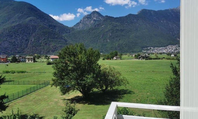 Prata Camportaccio Apartment | Scenic Mountain View House: Pet-Friendly with Breakfast