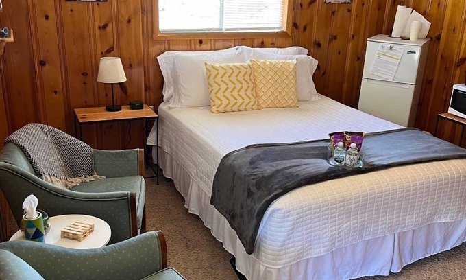 Red River Apartment | Pet-Friendly Mountain View Lodge: Guest Rated 10/10 Stay
