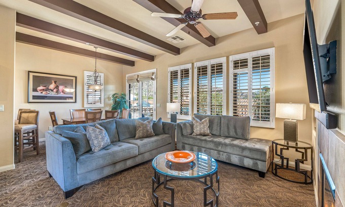 La Quinta Condo | Pet-Friendly Mountain View Villa with Pool & Spa Amenities