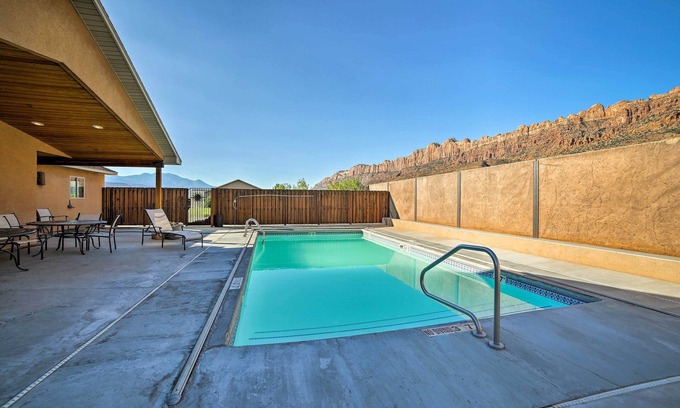 Moab South Valley Cottage | Relaxing Moab Retreat with Pool and Hot Tub Access