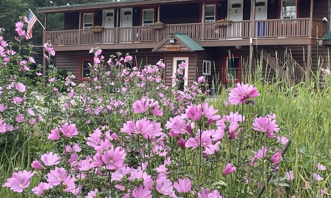 Stratton Hotel | Scenic Mountain View Motel & Campground - 9.2/10 Guest Rated
