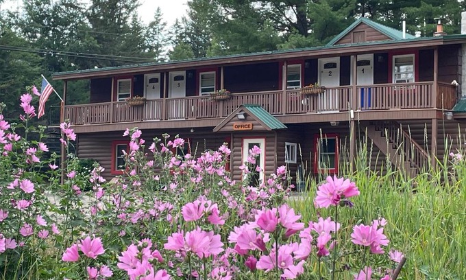 Stratton Hotel | Pet-Friendly Mountain View Motel & Campground Awaits You