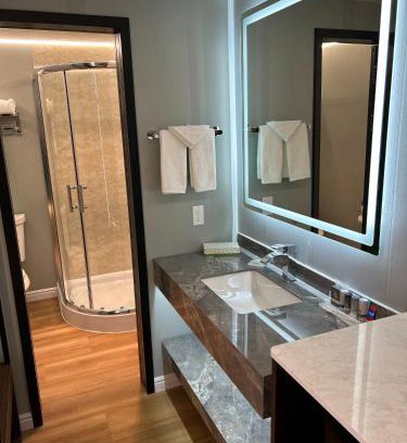 Bishop Hotel | Cozy Mountain View Motel: Wheelchair Accessible & Family-Friendly