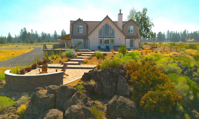 Deschutes River Woods House | Tranquil Mountain View Retreat with Spa & Hot Tub Access