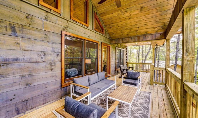 Cherry Log House | Serene Mountain View Retreat for Family Getaways