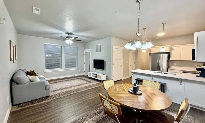 Riverton Apartment | Mountain View Retreat