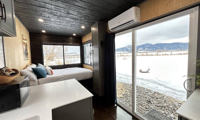 Bozeman Cabin | Inviting Cabins with Mountain View, Sauna & Gym Near MSU