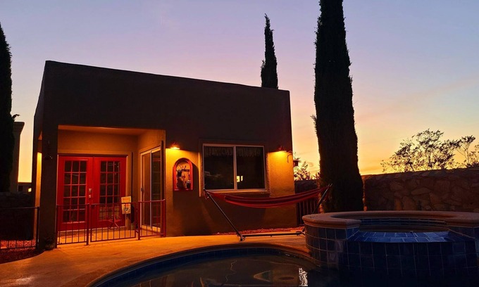 El Paso Cottage | Guest Rated 10/10: Mountain View Southwest Casita with Kitchen