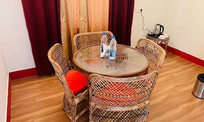 Bhimtal Cottage | Scenic Mountain View Escape: Bird Watching & Paragliding