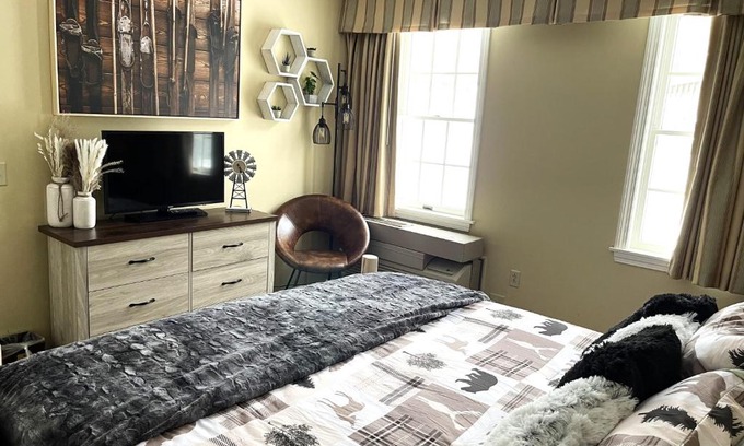 Hancock Apartment | Elegant Mountain View Suite with Ski Access at Jiminy Peak