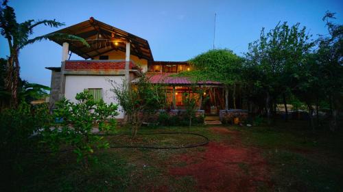 Hingurakgoda Hotel | Mountain View Tranquil Eco Remote Lodge