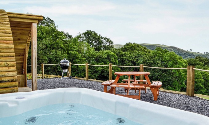 Llandovery Cottage | Cozy 1 Bedroom Retreat in Cilycwm with Spa & Hot Tub