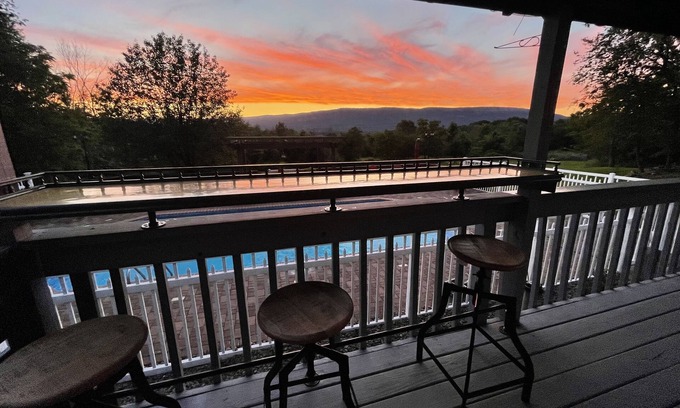 Gardiner House | Experience the Mountain View Vacation Home with Private Pool