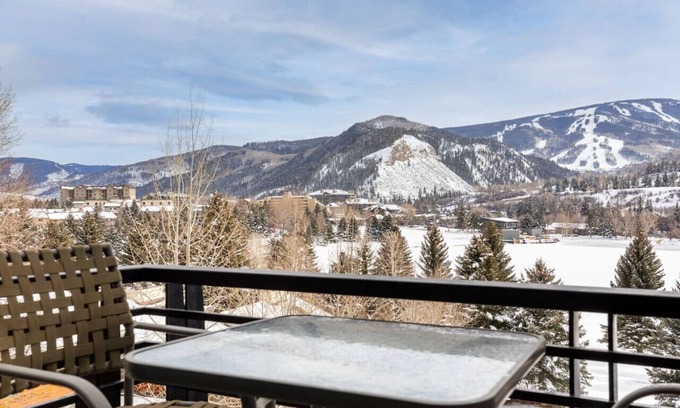 Avon House | Elevate Your Stay: Premium 2BD Penthouse with Epic BC Views