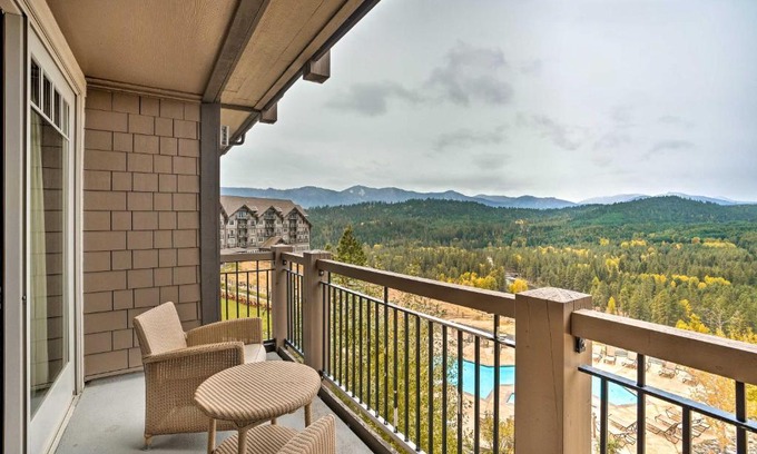 Cle Elum Apartment | Cozy Cle Elum Condo with Pool Access and Mountain Views