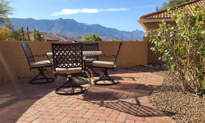 Saddlebrooke House | Scenic Mountain Views with Pet-Friendly Comforts Await