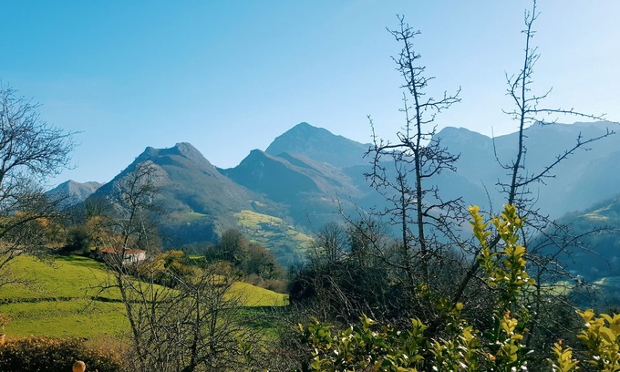 Santovena Apartment | Scenic Mountain Retreat with Ocean Views in Picos de Europa