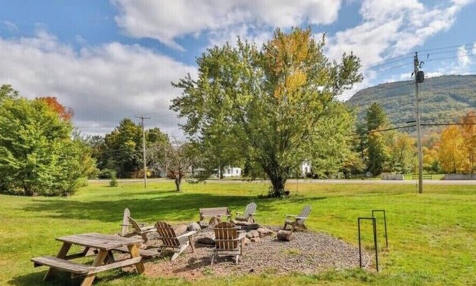 Hunter Cabin | Mountain Views Lodge in front of Hunter MT 8