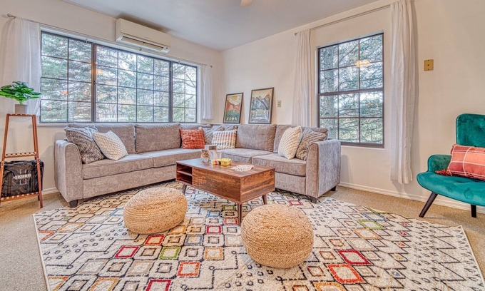 Lincoln Park Other | Mountain Views & Modern Amenities