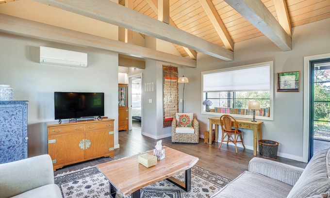 Thurston Cottage | Serene Eugene Country Cottage with Mountain Views & Spa