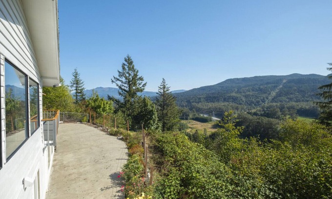 Monroe House | Mountain Views | Private Escape