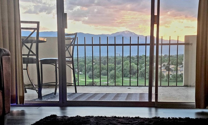 Southeast Colorado Springs Condo | Experience Breathtaking Views at Pike's Peak Hotel