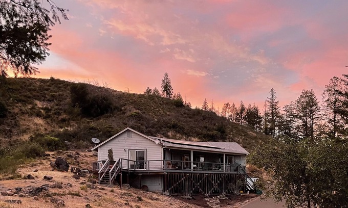 Santa Rosa Villa | Serene Mountain Villa Near Calistoga with Spa & Hot Tub