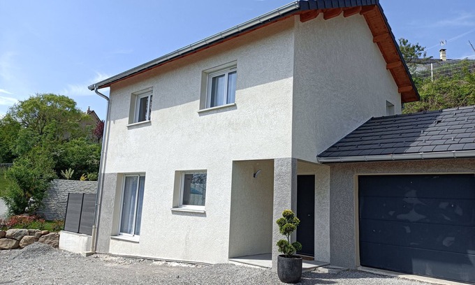 Pelleautier Villa | Scenic Mountain Villa with Lake View and Family-Friendly Amenities