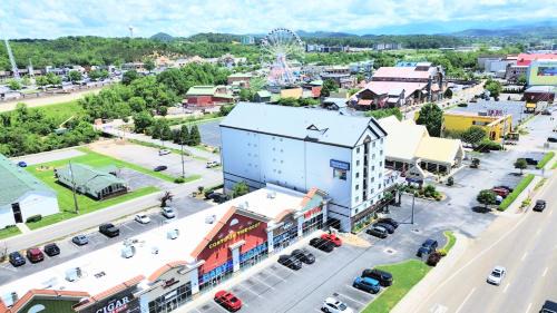 Pigeon Forge Hotel | Inviting Escape at Mountain Vista Inn & Suites - Parkway